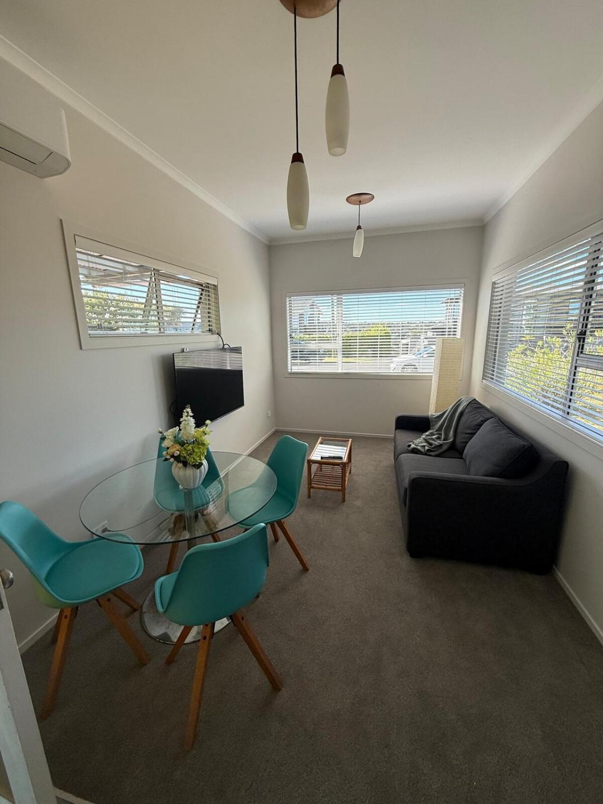 Coastal Comfort, Close To & Eateries Auckland