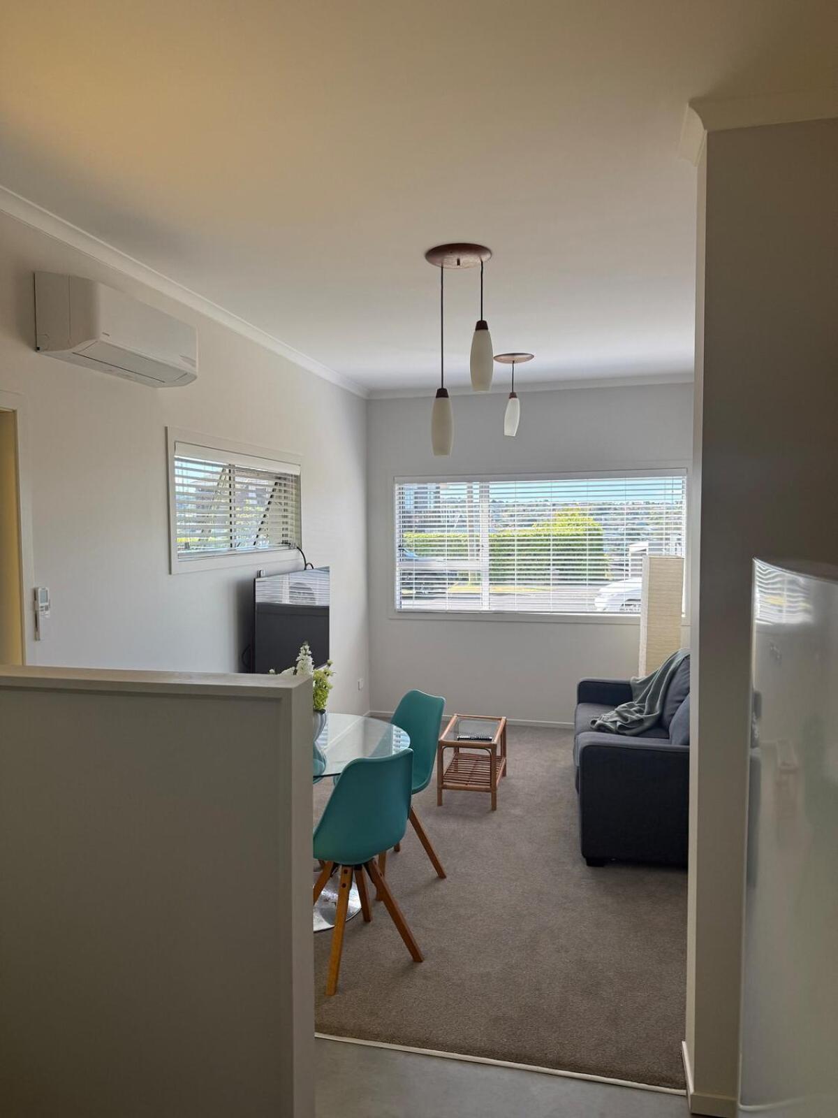Coastal Comfort, Close To & Eateries Apartment